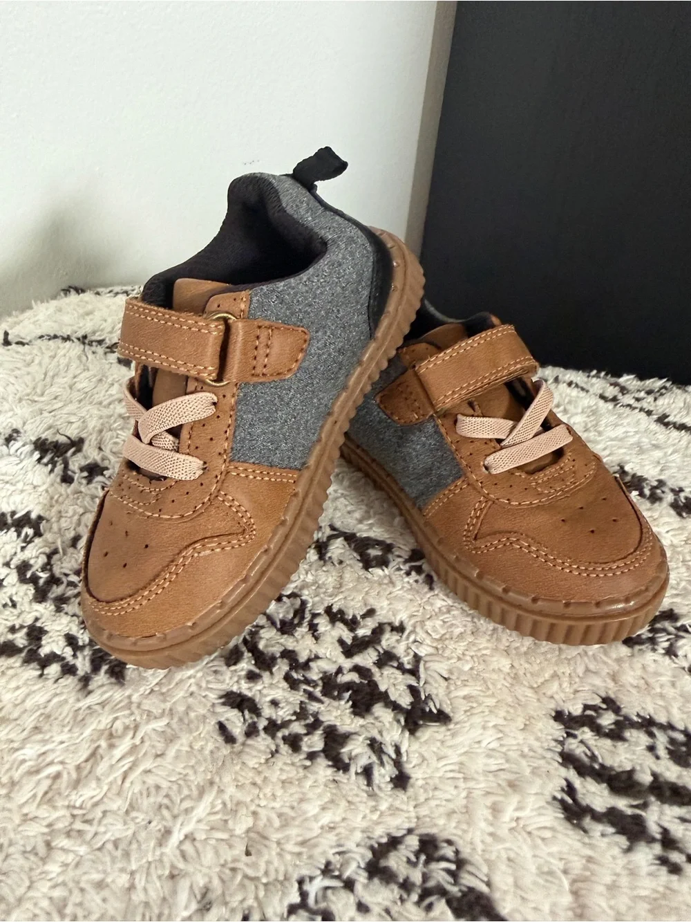 OshKosh B'gosh Brown and Gray Toddler Sneakers with Hook-and-Loop Strap size 6